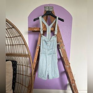 Levis shortall light blue denim nwot size small